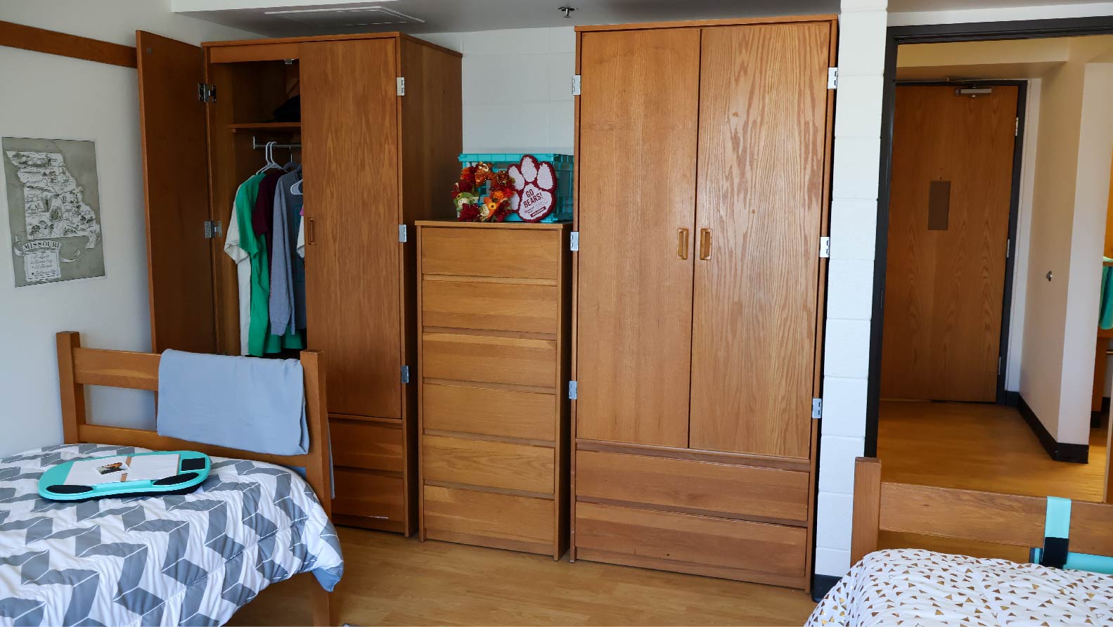 Hutchens Bedroom with 2 wardrobes and set of 6 drawers