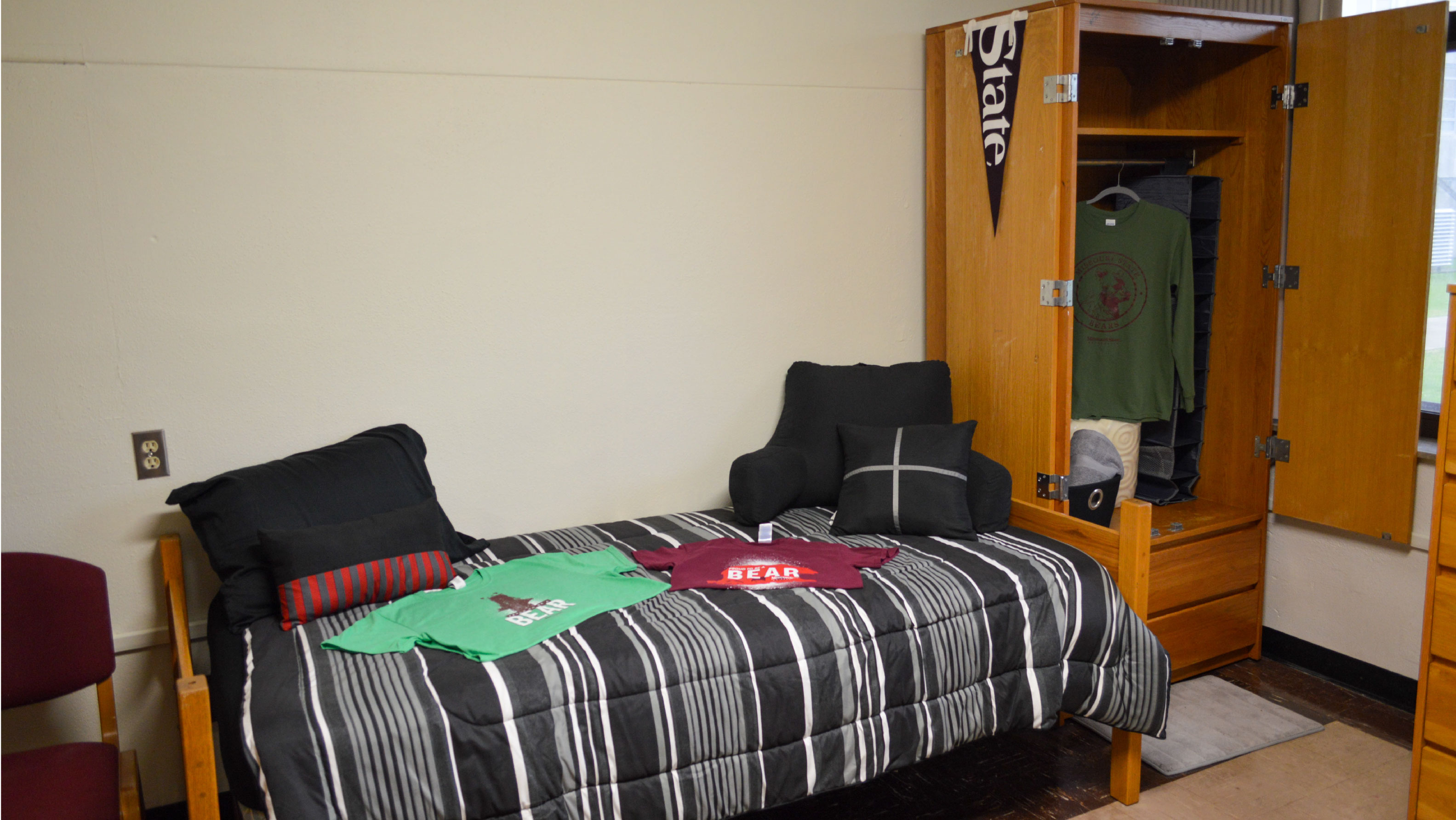 Freddy Bedroom bed with wardrobe
