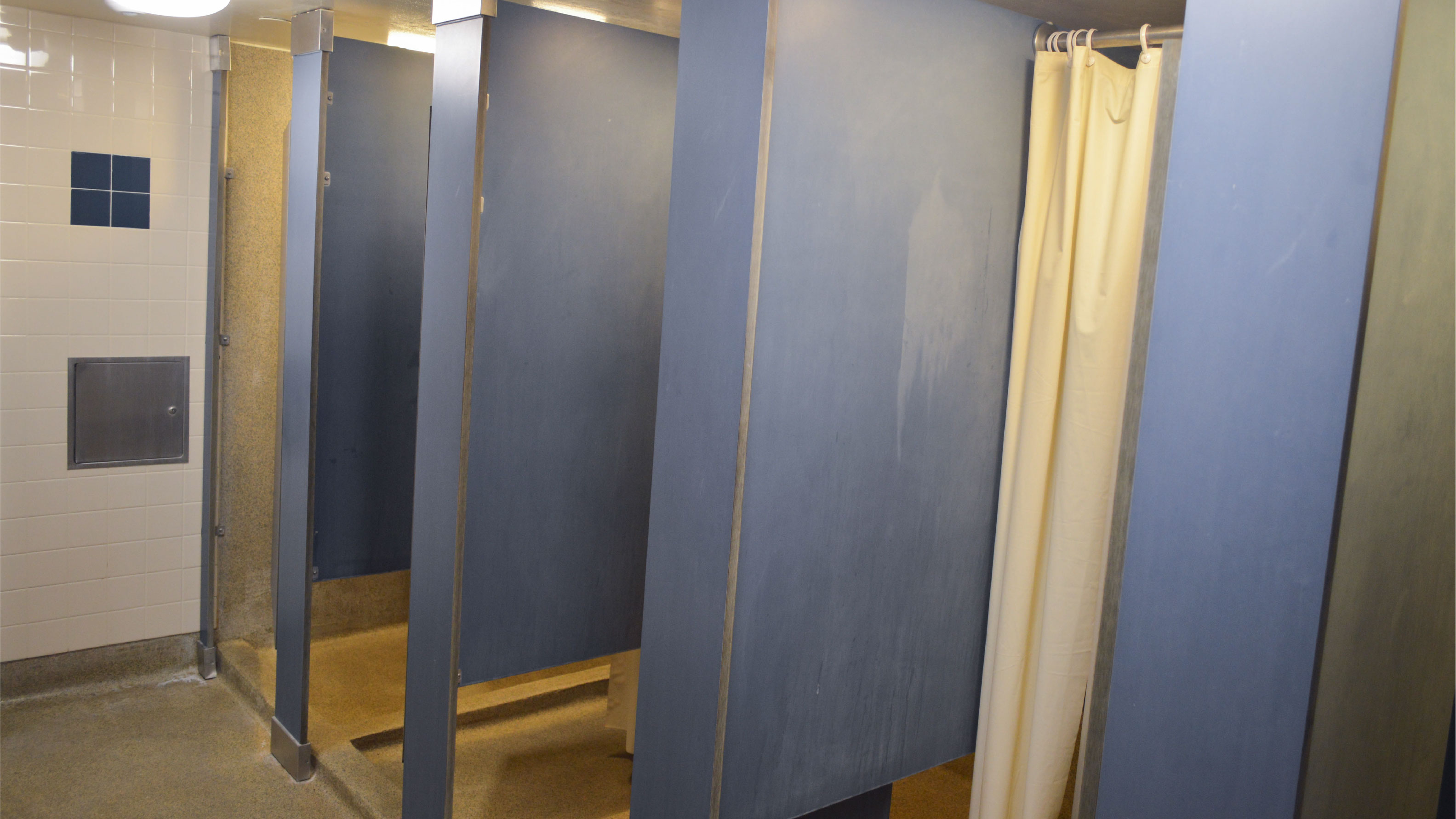 Community-style Bathroom - Shower Stalls