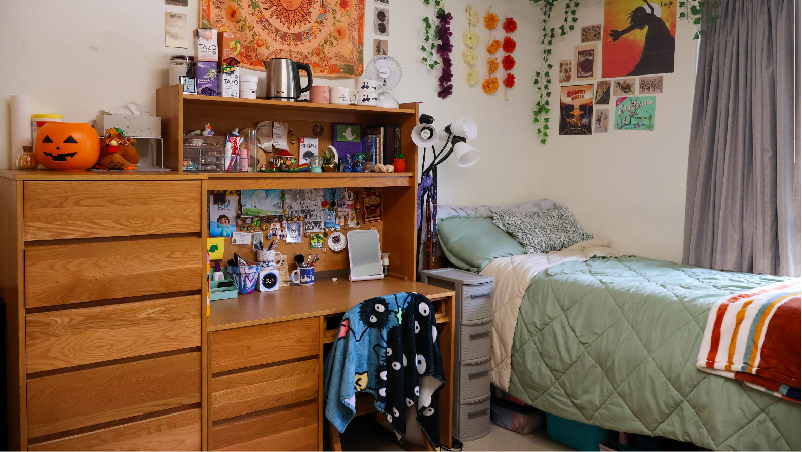 bed desk and chest of drawers